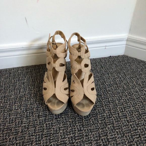 Nude platform 6” heels - Picture 2 of 3